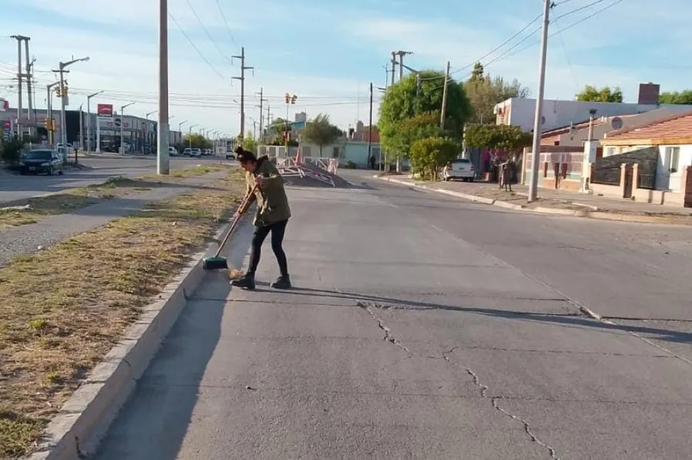 Trelew: Continúan las tareas de mantenimiento de los espacios públicos para garantizar salubridad en los barrios