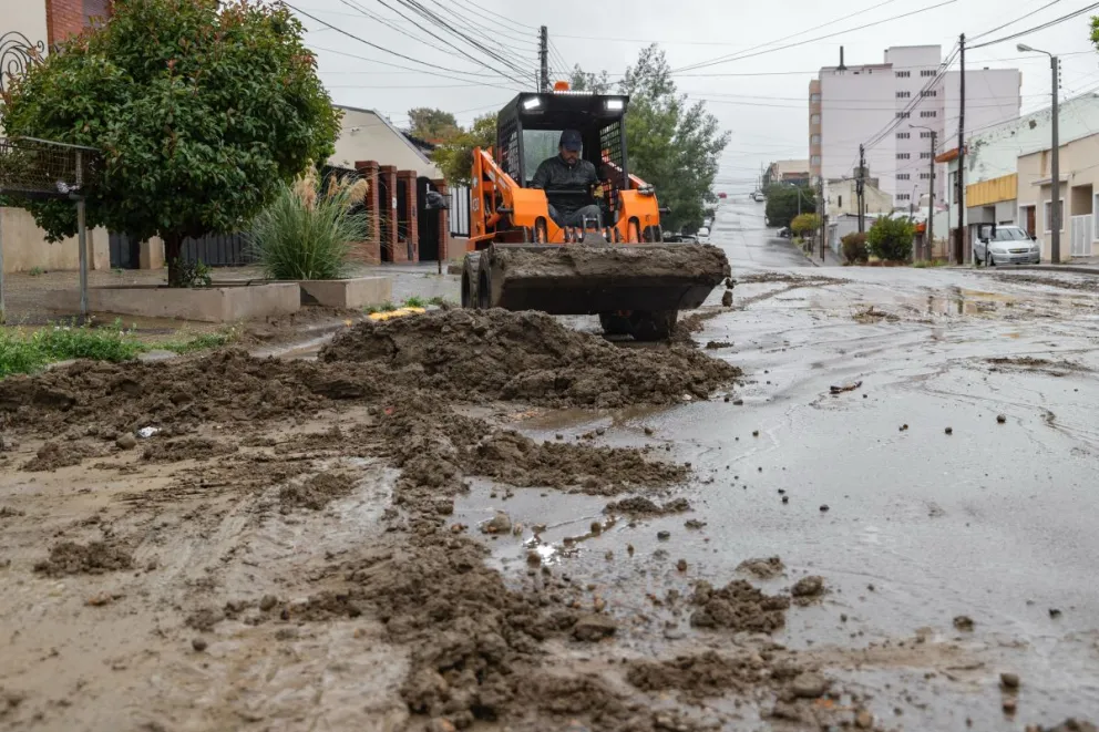 Tras la lluvia, el Municipio avanza con la recuperación y mantenimiento de la trama vial
