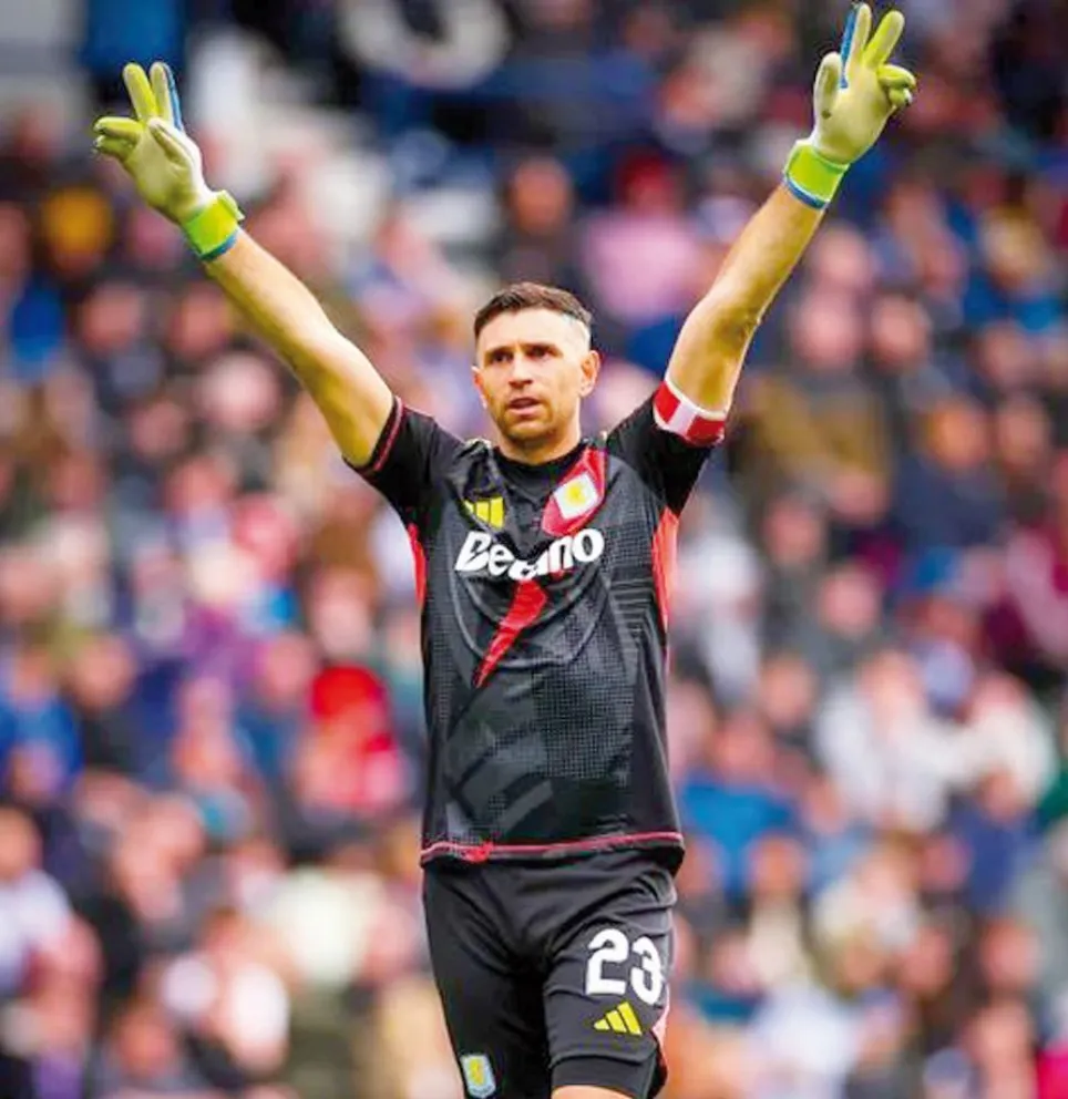 El "Dibu" Martínez alcanzó los 200 partidos con el Aston Villa