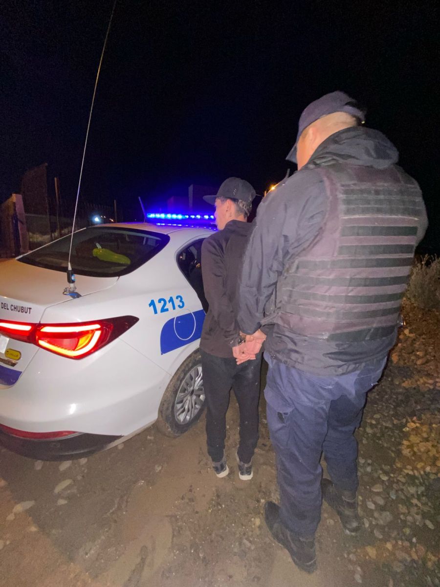 Detienen a un hombre con pedido de captura tras un inusual pedido de agua caliente