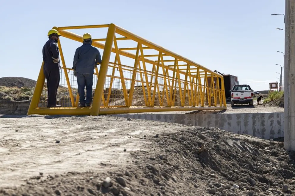Se instaló el puente del barrio La Cantera
