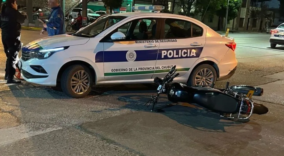 Intentó huir de la Policía y chocó contra un patrullero en Madryn