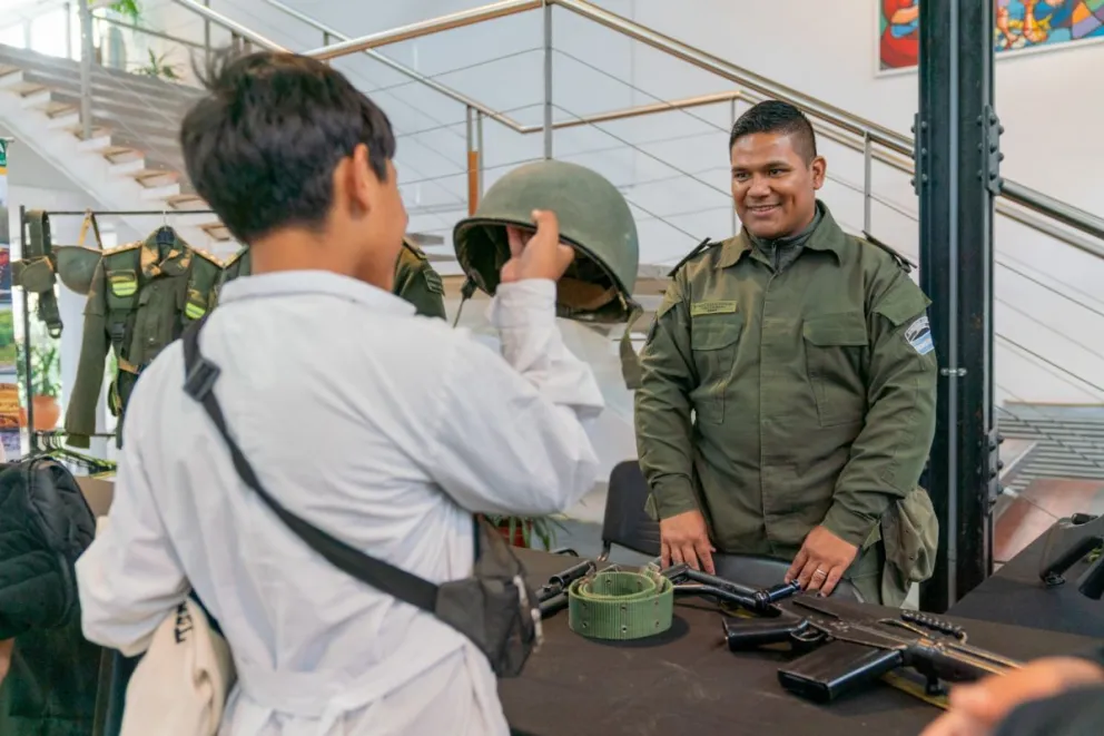 Inauguraron la muestra estática de Malvinas “No nos rendimos”