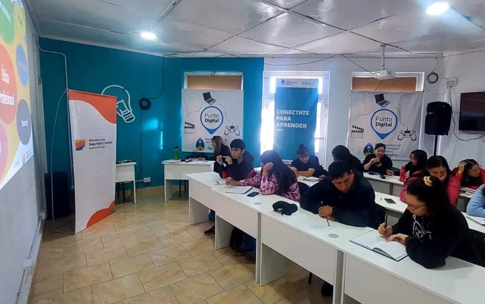 Provincia realizó capacitación para videovigiladores en Alto Río Senguer