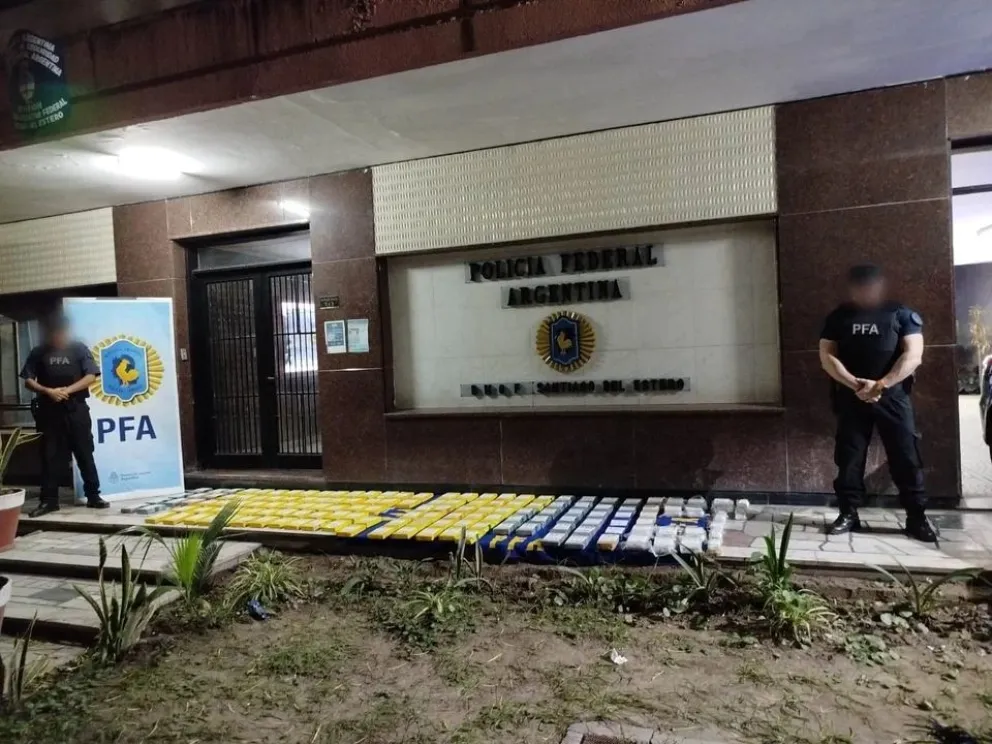 Incautaron más de 150 kilos de cocaína camuflados en bananas