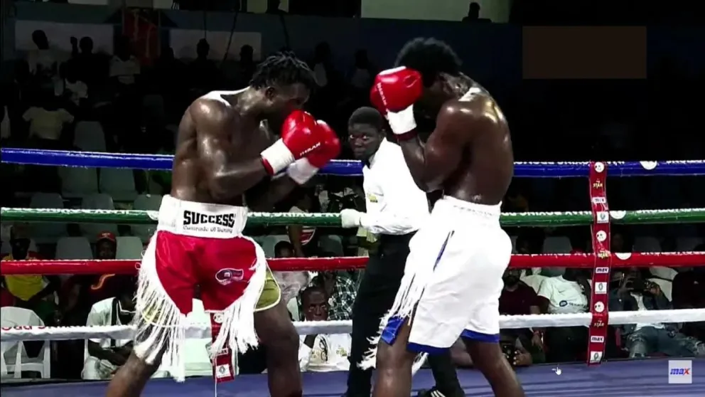 Tragedia en el boxeo: un peleador nigeriano se desplomó en el ring y murió