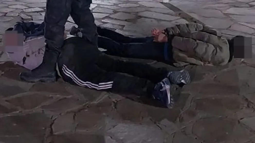 Brutal ataque en Trelew: dos sujetos golpearon a un joven tras exigirle dinero