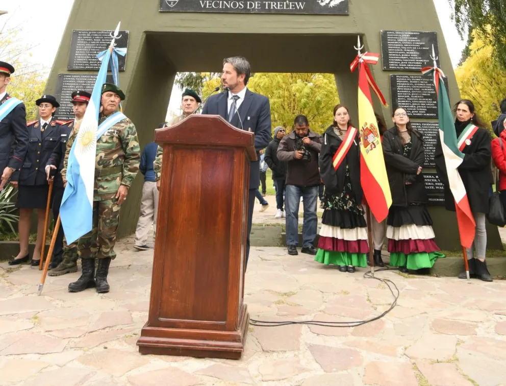 Merino encabezó el acto del 2 de abril en Trelew: "Esta gestión municipal colaborará para mantener viva la llama de Malvinas”