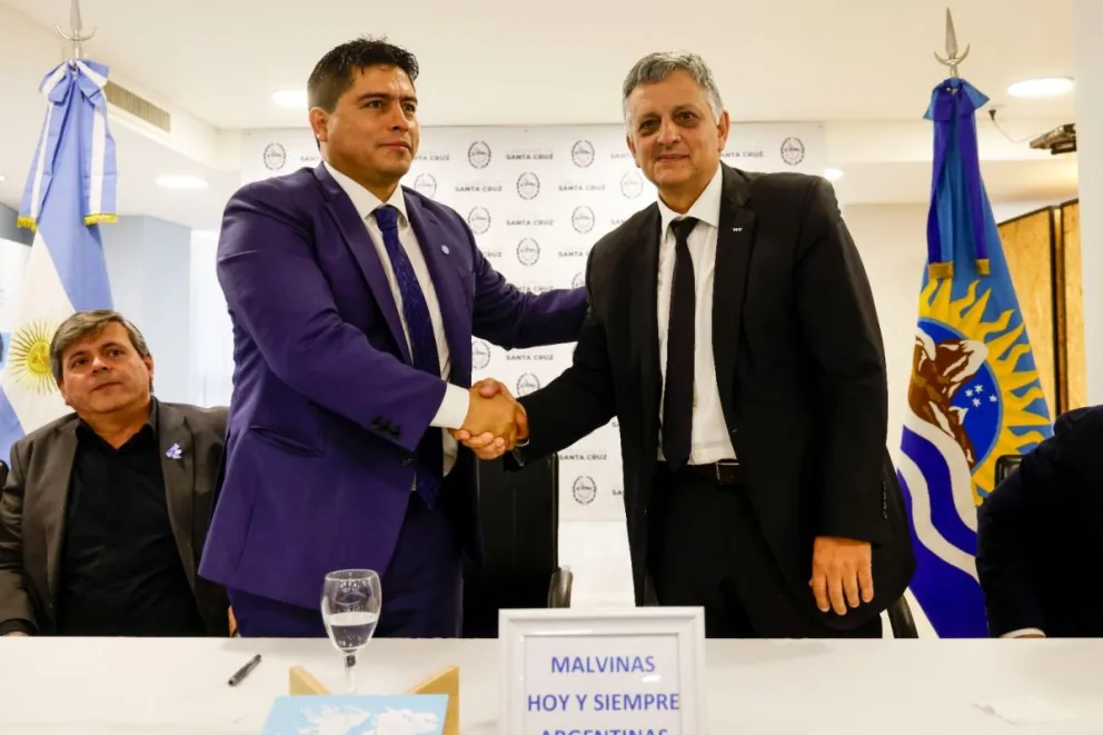 YPF acuerda con Santa Cruz el traspaso de diez áreas petroleras