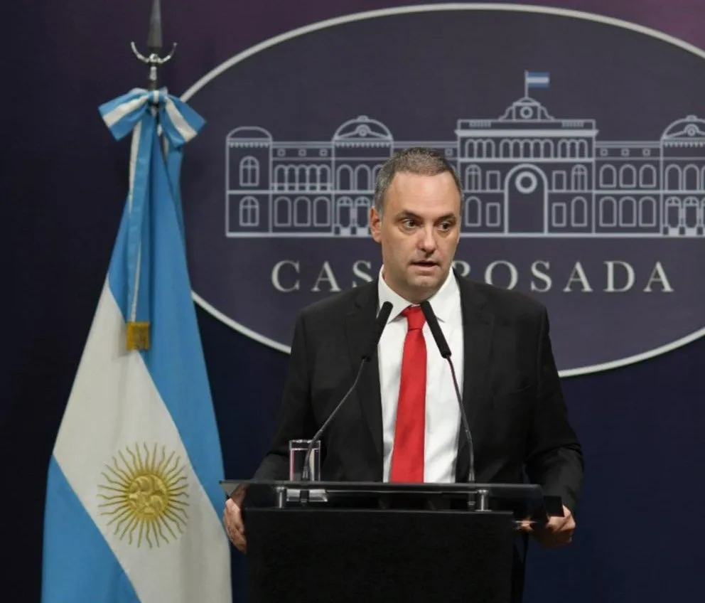 El Gobierno lanza código QR para consultar precios de medicamentos y celebra nuevas inversiones automotrices