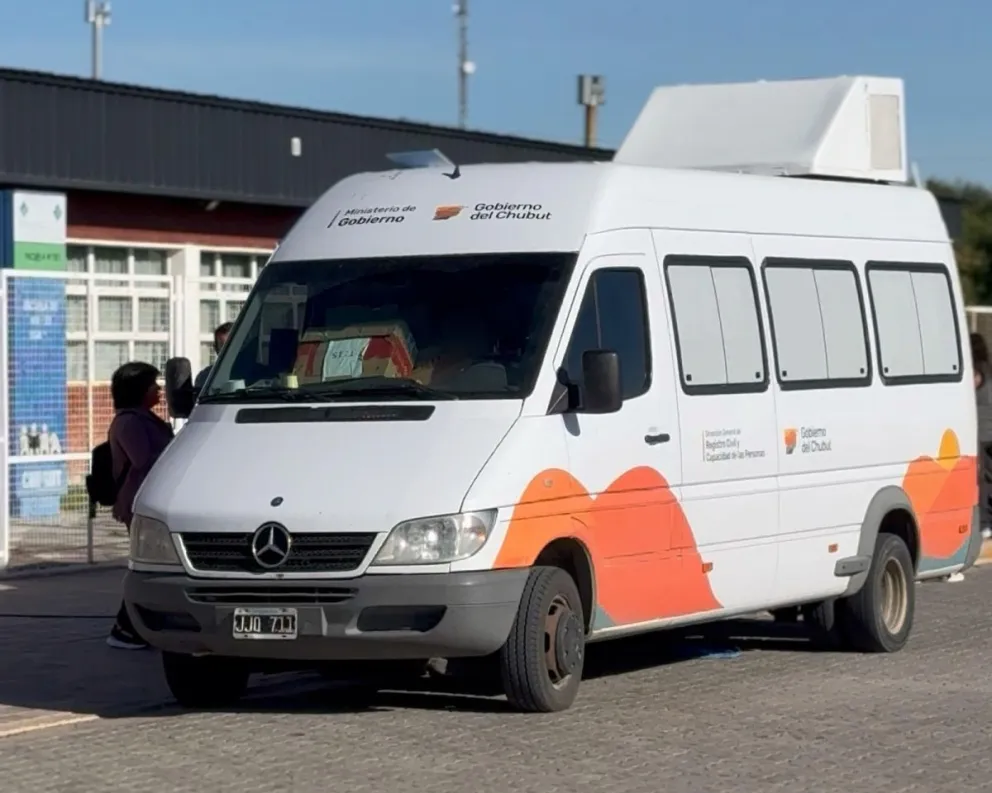 Durante abril la unidad móvil del Registro Civil recorrerá más escuelas de la provincia para facilitar los trámites de DNI