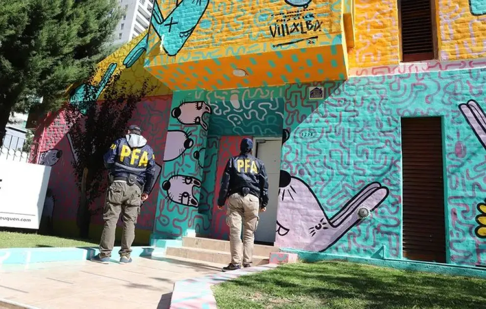 Dos turistas rusas presuntamente vinculadas a la secta "Ashram Shambala" fueron detenidas luego de allanar un hostel en Neuquén