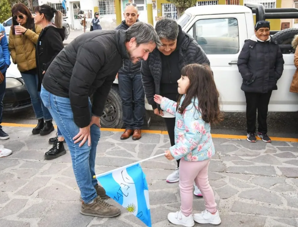 El intendente de Trelew acompañó a vecinos del barrio Presidente Perón en el homenaje al soldado José Ortega