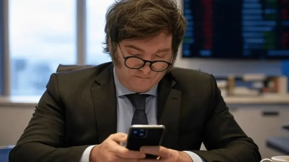 La imagen digital de Javier Milei cayó por primera vez a terreno negativo, marcada por el Caso $LIBRA, el temporal en Bahía Blanca y la desaprobación general a su gestión.