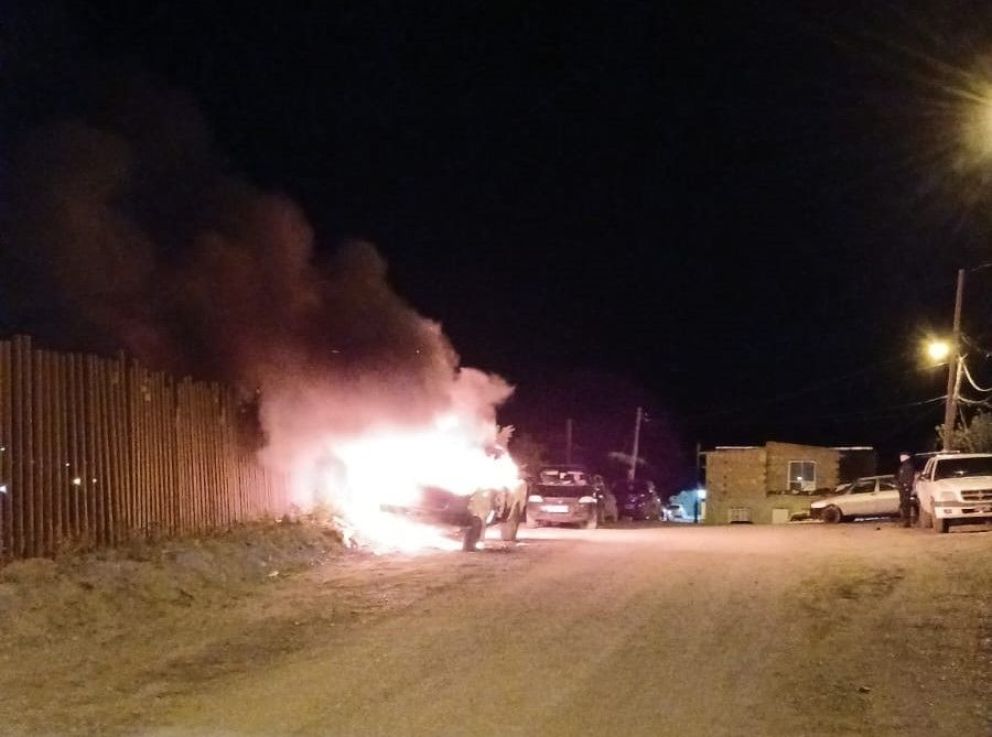 El fuego arrasó con una camioneta en el barrio General Mosconi