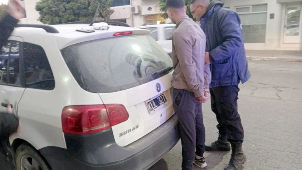 Ladrón cayó preso con una remera manga larga que le había robado del auto a una mujer