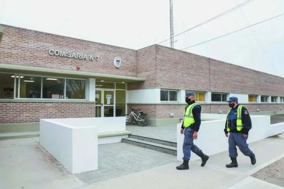 Plottier: investigan la muerte de un hombre hallado sin vida dentro de su auto