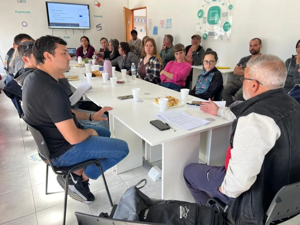 Provincia fortalece el empleo y la formación laboral en la Comarca Andina