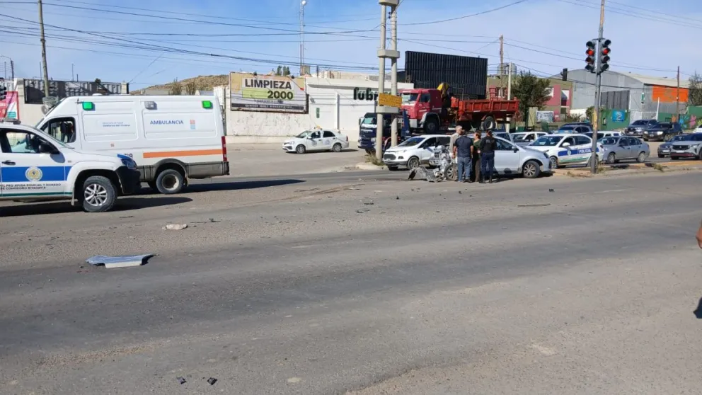 Fuerte colisión sobre Ruta 3: Dos vehículos protagonizaron un accidente a la altura del cruce con Avenida Constituyentes