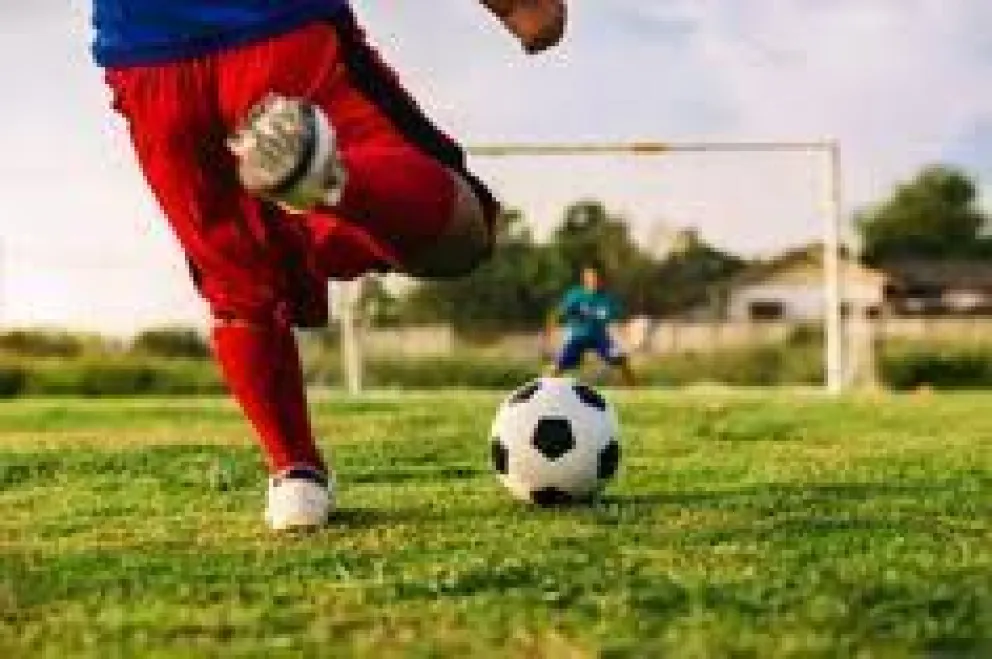 Un domingo con mucho futbol en las canchas de Comodoro Rivadavia