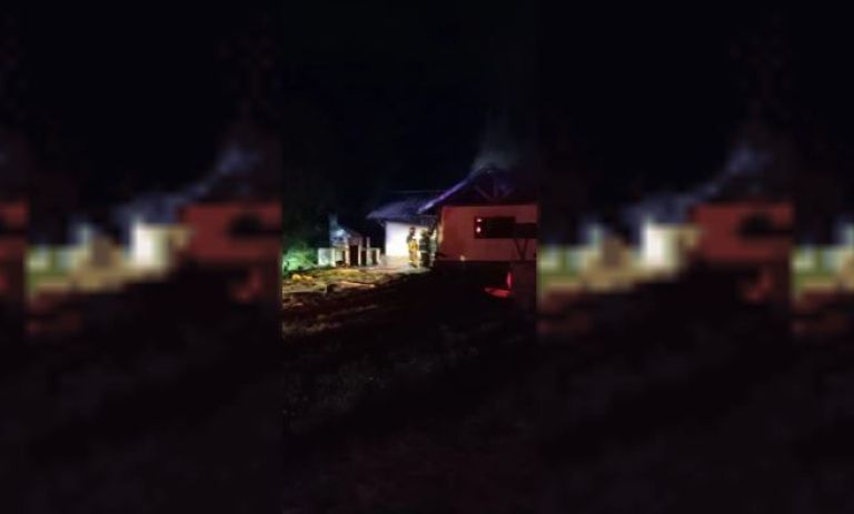 Una estufa inició un incendio en un lodge de pesca en Los Cipreses