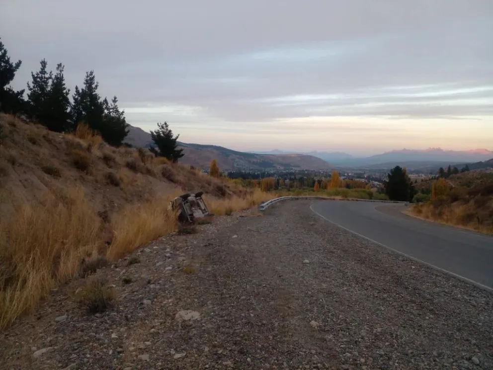Manejaba borracho camino a La Hoya y terminó volcando 