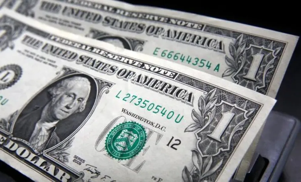 El Dólar Blue registra su mayor suba diaria del año: Aumenta $35 y la brecha llega al 25%