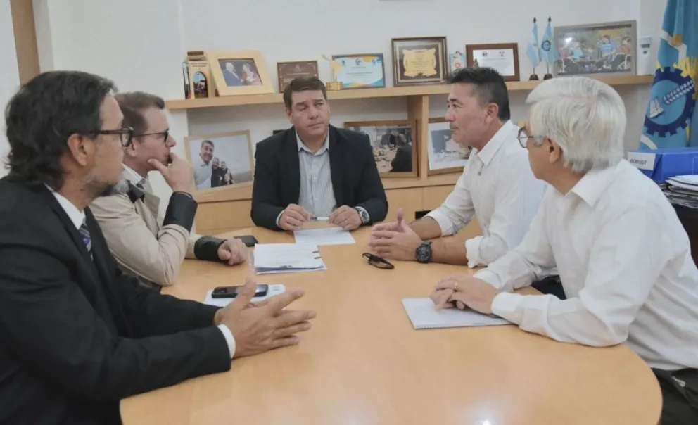 El municipio capitalino firmó convenio con Perren para beneficiar a empleados municipales