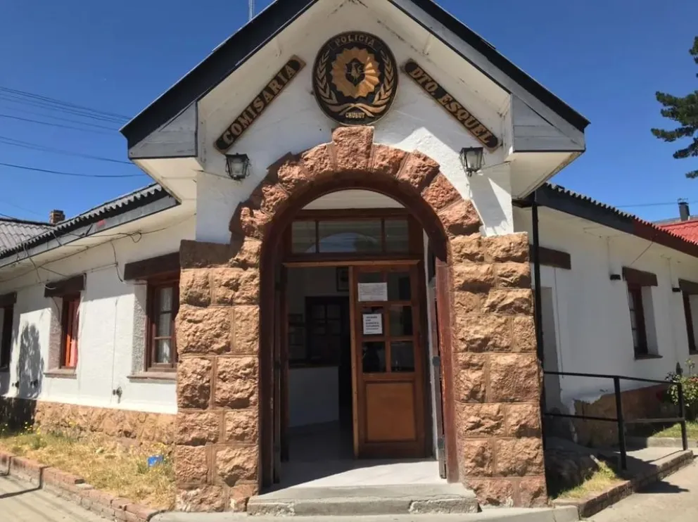 Esquel: le robaron el tanque de agua del patio y lo encontró días después en la comisaría