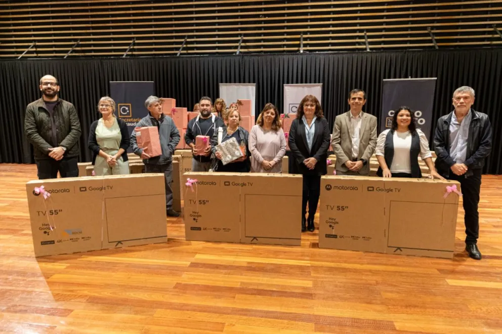 El Municipio entregó premios a 125 vecinos que realizaron el pago anual anticipado de impuestos municipales del período 2025.