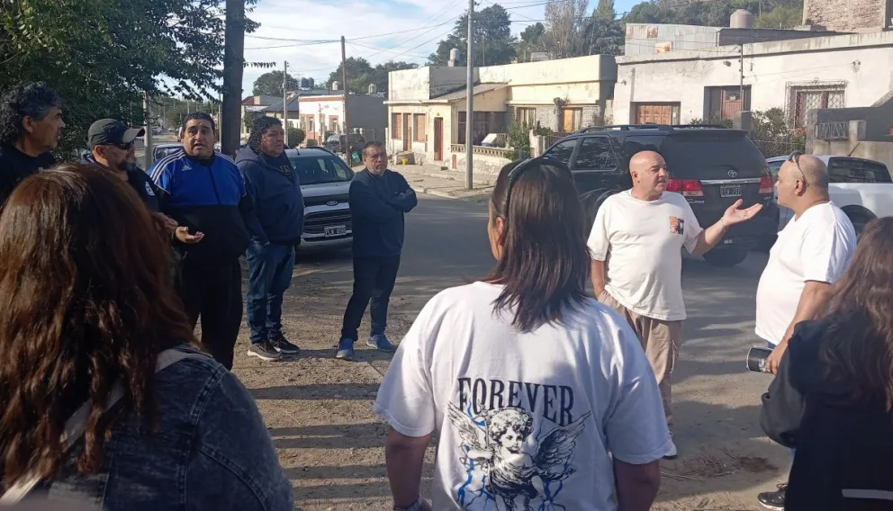 Vecinos de Laprida exigen elecciones y denuncian el cierre prolongado de la sede vecinal