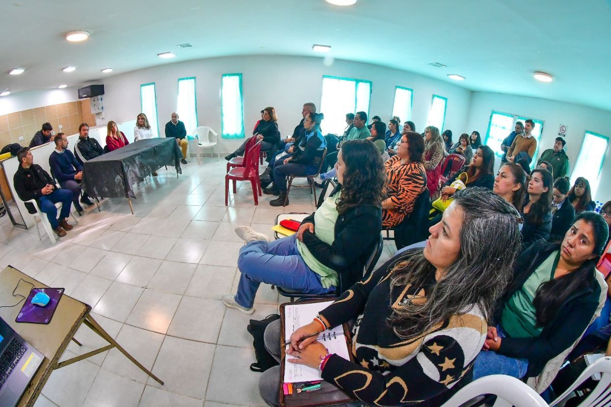 El Gobierno participó en Gastre de encuentro sobre políticas de niñez, adolescencia y familia en la Meseta Central