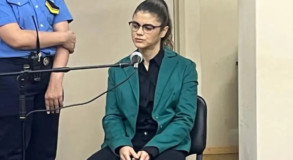 La científica Luciana Teresita Bustos durante el inicio del juicio en San Juan, donde se le acusa de asesinato y podría recibir cadena perpetua.