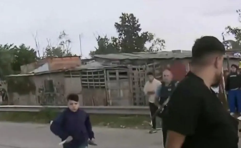 Un nene intentó apuñalar a un policía durante una protesta