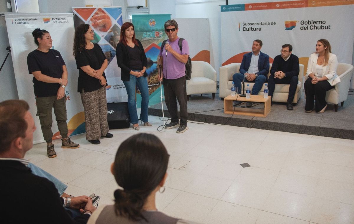 Se presentó en Rawson el Taller de Curtido de Piel de Pescado Patagónico