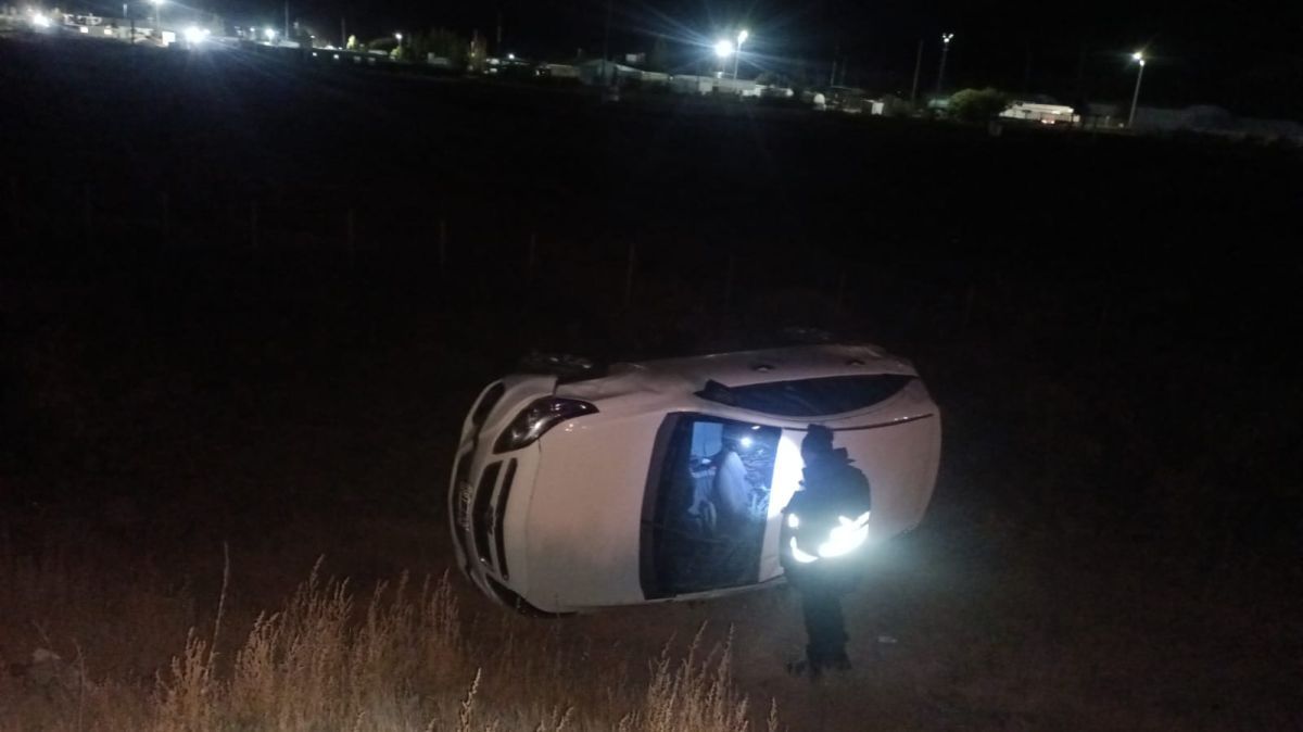 Volcó un auto en Ruta 26 y no encontraron a su conductor