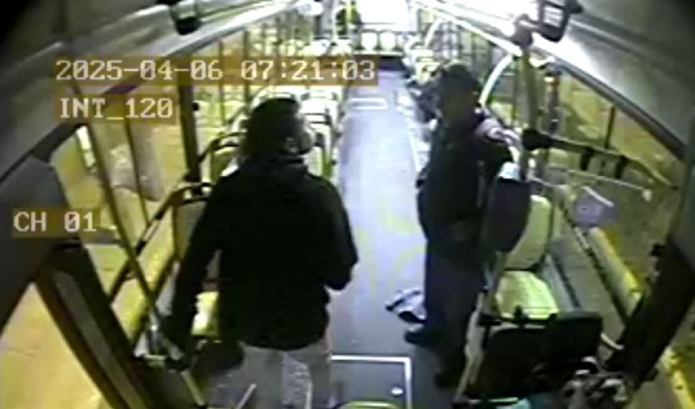 Se difundió el video del violento acoso a una mujer en un colectivo de Comodoro