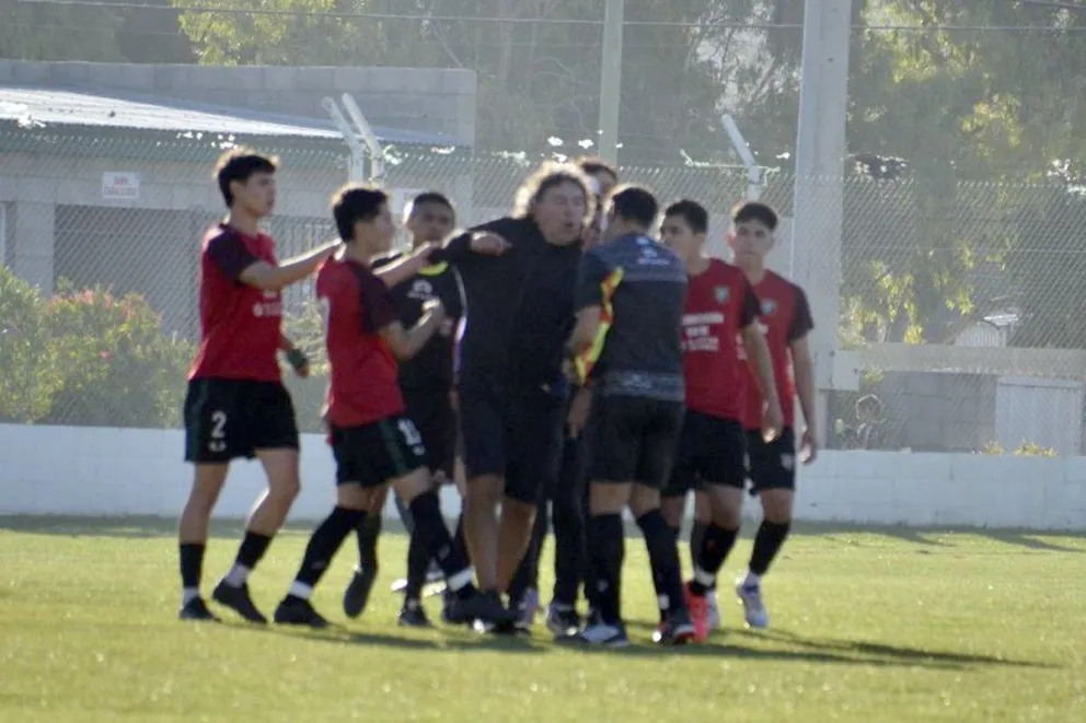Hugo Puntano, DT de Deportivo Portugués: "Se debe mejorar mucho el arbitraje"