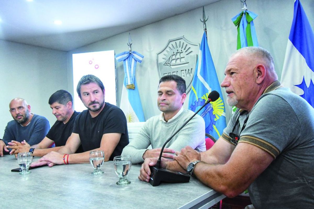 Merino participó de la presentación de la segunda fecha del Campeonato Provincial de Automovilismo en Trelew
