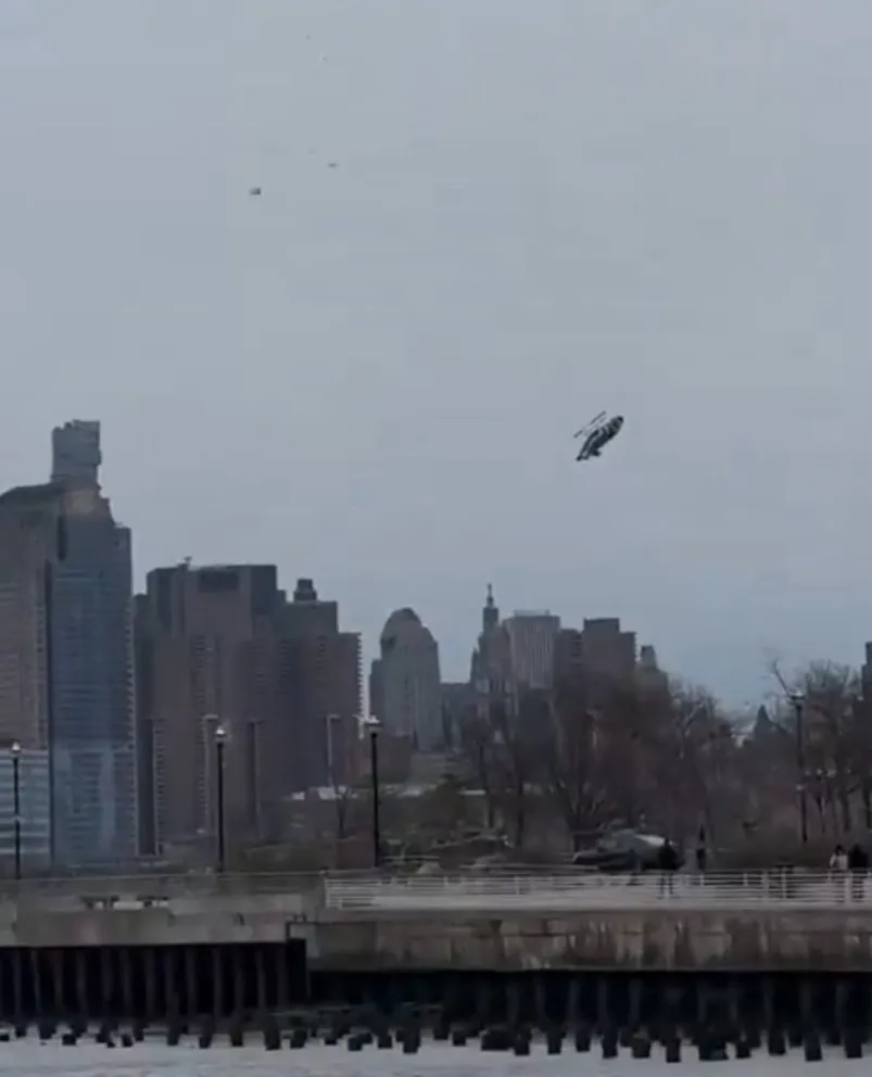 Seis muertos al estrellarse un helicóptero en el río Hudson, Nueva York