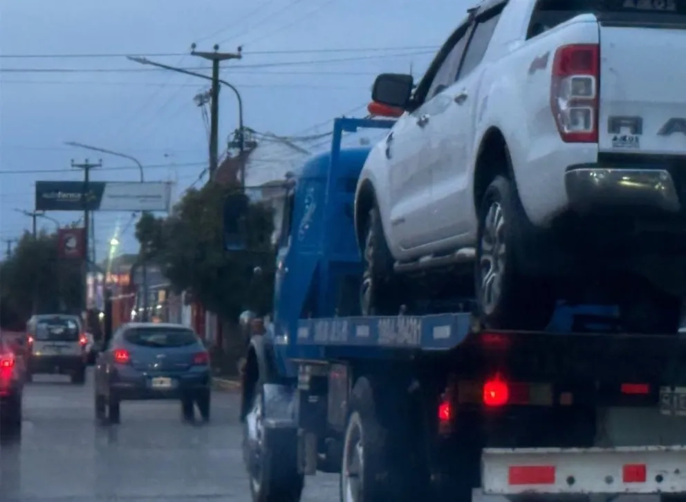 Se quedó dormido borracho al volante y lo encontraron en medio de la avenida