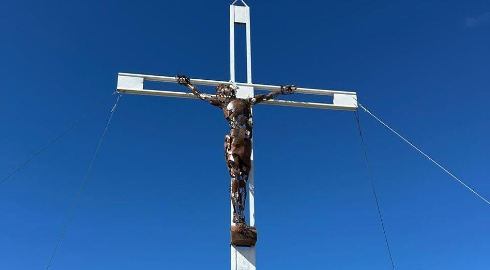 En Esquel, se colocó la figura de Cristo en la cima del Cerro La Cruz