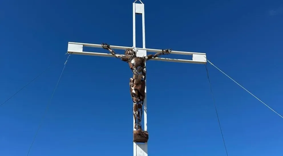 En Esquel, se colocó la figura de Cristo en la cima del Cerro La Cruz