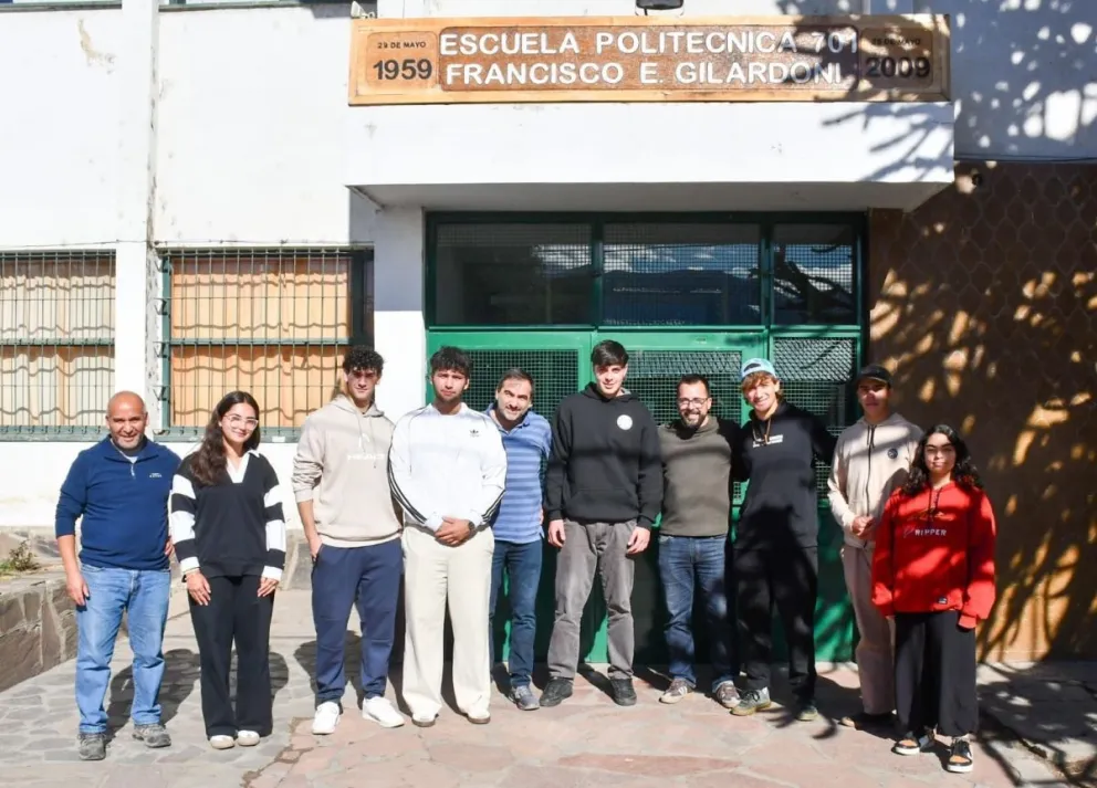 Taccetta visitó la Escuela Politécnica N° 701 de Esquel y respaldó proyectos escolares con impacto comunitario