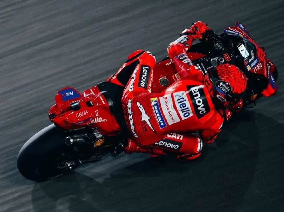 Marc Márquez voló en Qatar y ganó la carrera sprint