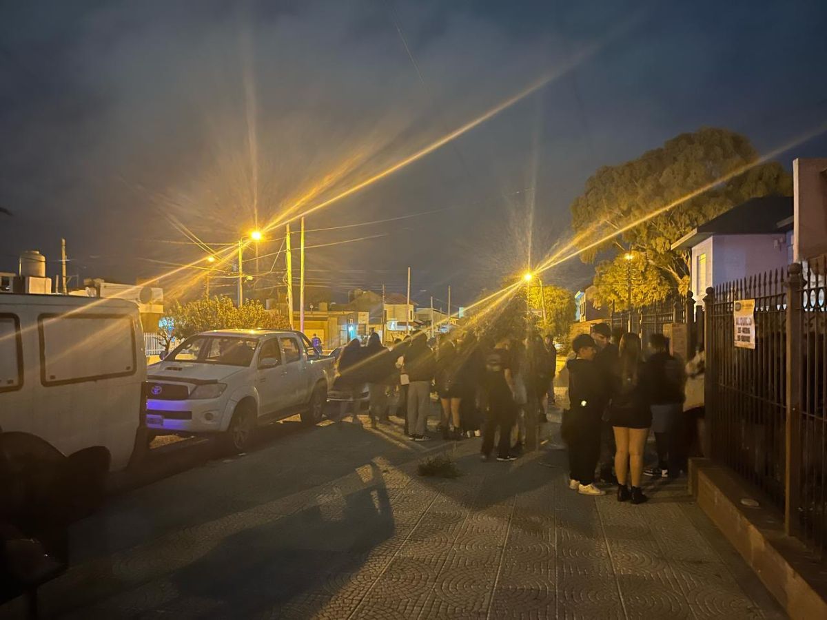Desarticularon una fiesta clandestina con 90 personas, la mayoría menores de edad