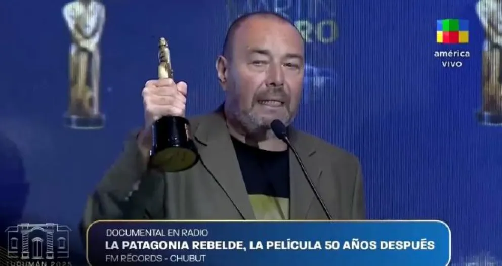 Saúl Gherscovici recibió el Martín Fierro Federal en Tucumán y exigió que se reponga el monumento a Osvaldo Bayer en Río Gallegos: “La barbarie lo tiró abajo”.