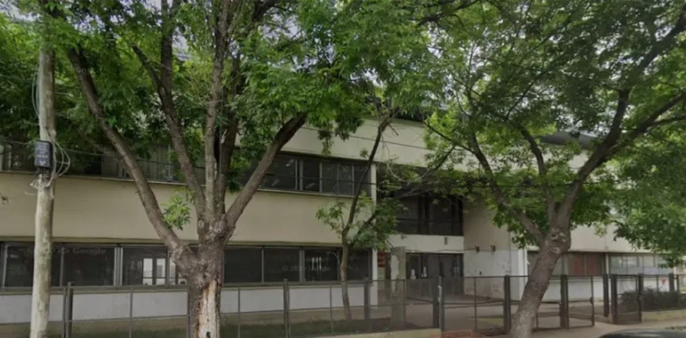 Alarma: una adolescente llevó un arma y 150 balas a la escuela