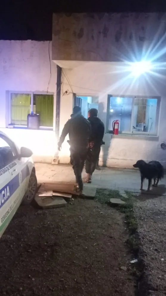 Intentó robar con un cuchillo en pleno pasaje y fue reducido por vecinos