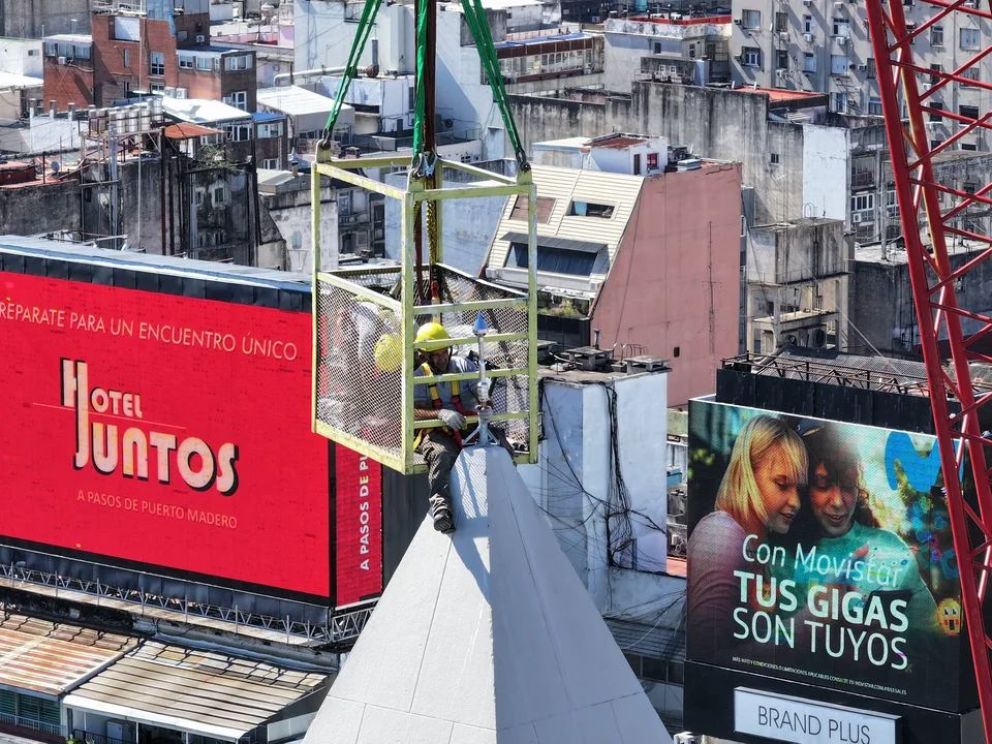 Renovación histórica en el Obelisco: reemplazaron el pararrayos original tras casi 100 años